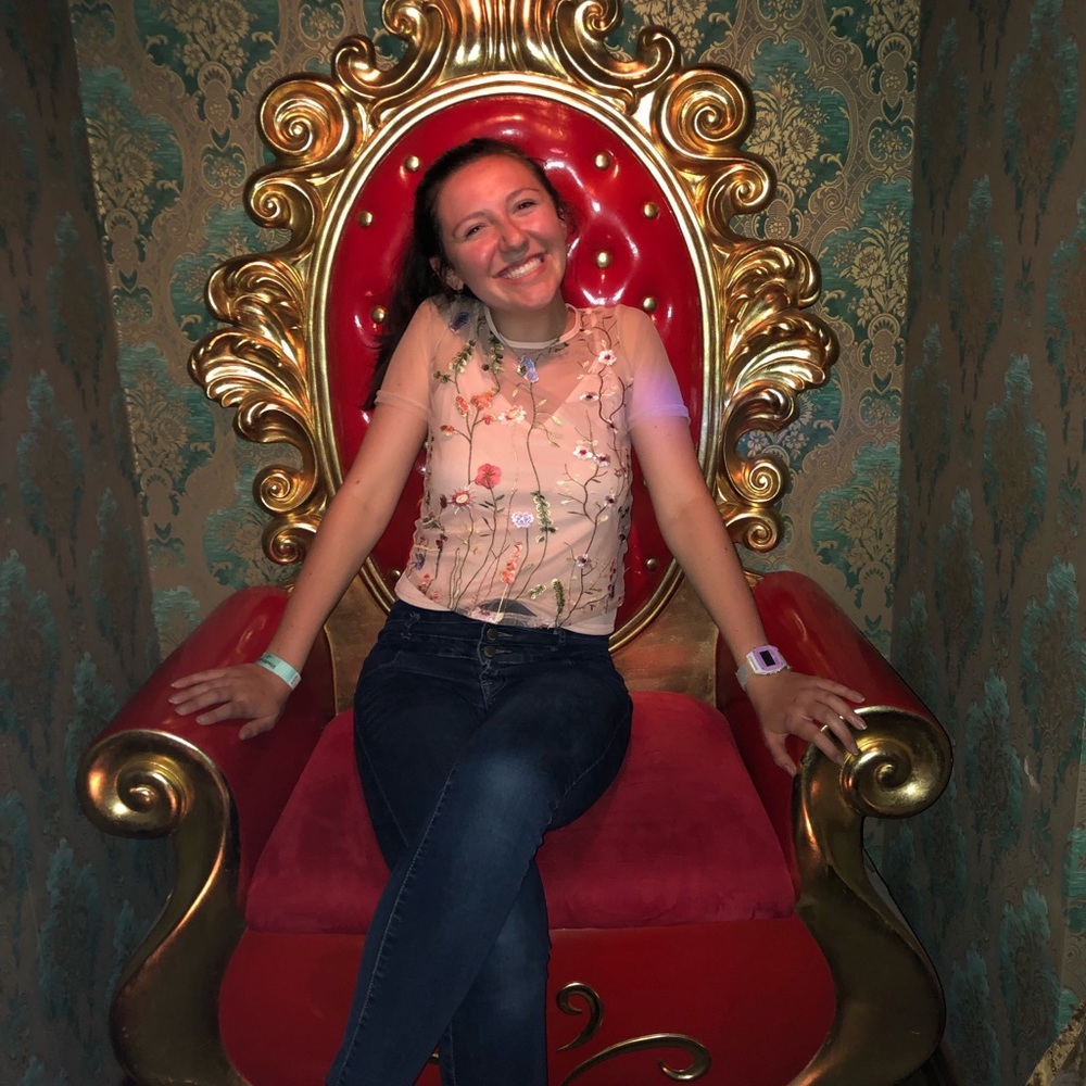 Meet your Posher, Nicole